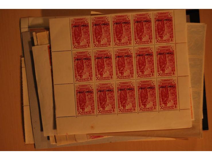 1938/52 (ca.), postfrischer kleiner Lagerbestand, meist gute Ausgaben und Blocks in größeren Mengen zwischen 20 und 100 Stück
