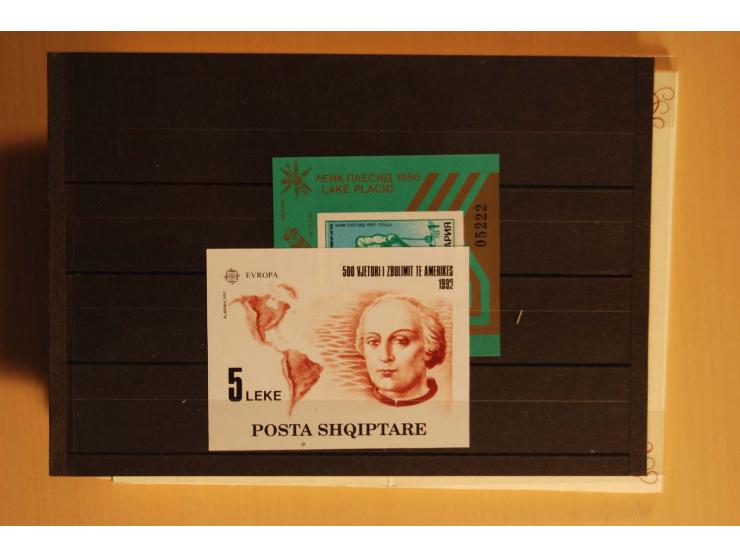 1981/89, postfrische Partie Abarten, vielfach mit Fotoattest Graus