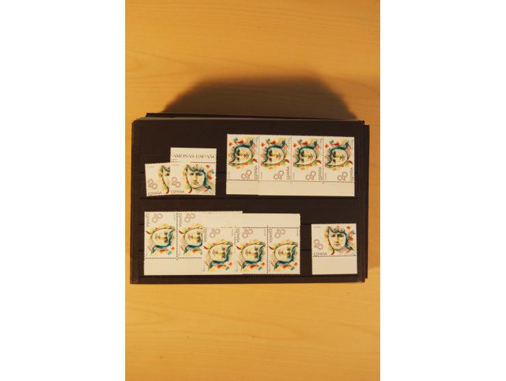 1985/98, sehr umfangreiche postfrische Partie von einigen hundert Abarten, dabei un- und teilgezähnte Werte, fehlende Farben,
