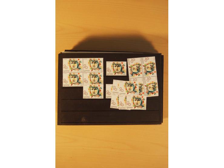 1985/98, sehr umfangreiche postfrische Partie von einigen hundert Abarten, dabei un- und teilgezähnte Werte, fehlende Farben,