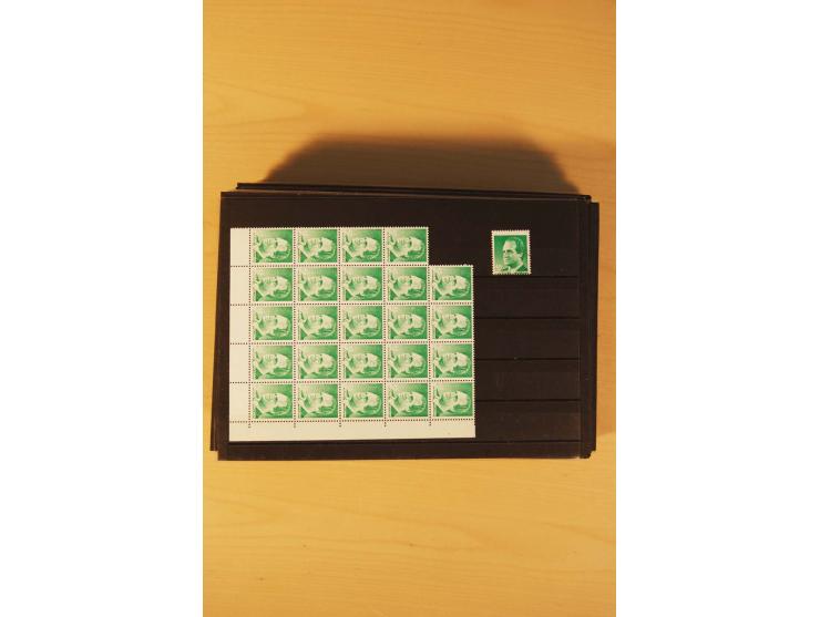 1985/98, sehr umfangreiche postfrische Partie von einigen hundert Abarten, dabei un- und teilgezähnte Werte, fehlende Farben,