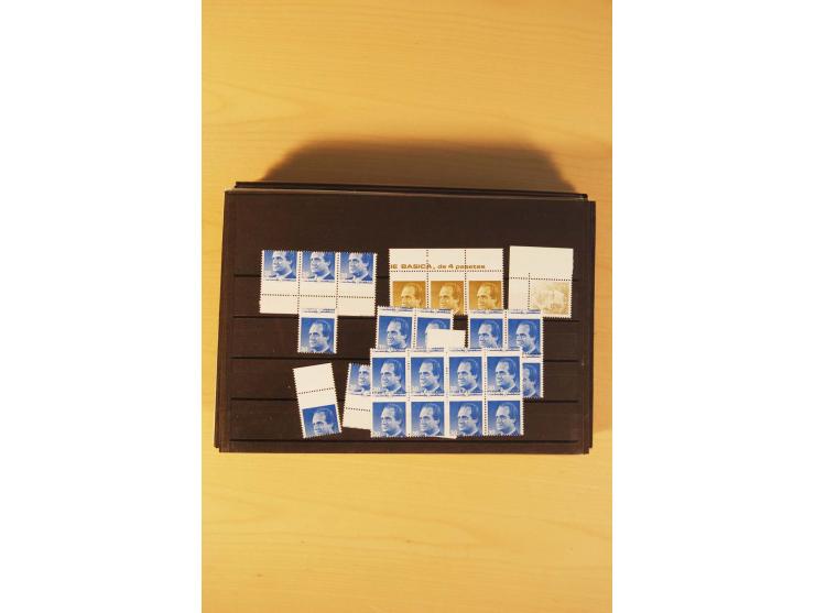 1985/98, sehr umfangreiche postfrische Partie von einigen hundert Abarten, dabei un- und teilgezähnte Werte, fehlende Farben,