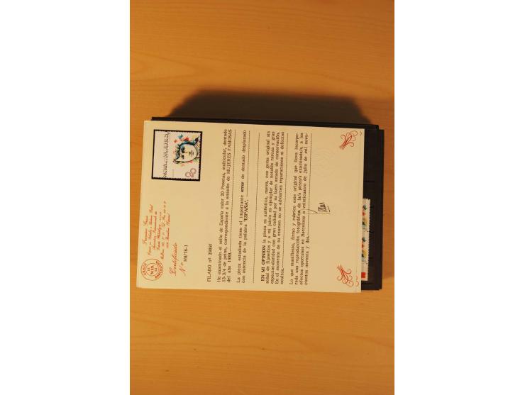1985/98, sehr umfangreiche postfrische Partie von einigen hundert Abarten, dabei un- und teilgezähnte Werte, fehlende Farben,
