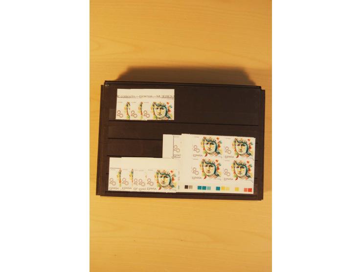 1985/98, sehr umfangreiche postfrische Partie von einigen hundert Abarten, dabei un- und teilgezähnte Werte, fehlende Farben,