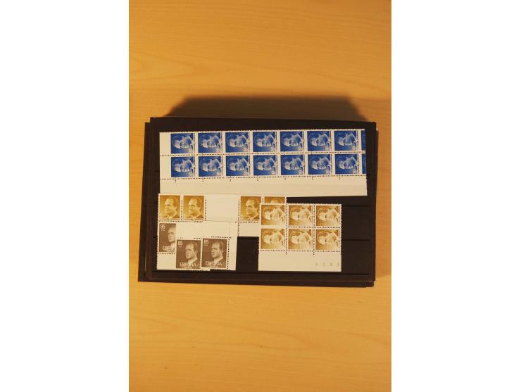 1985/98, sehr umfangreiche postfrische Partie von einigen hundert Abarten, dabei un- und teilgezähnte Werte, fehlende Farben,