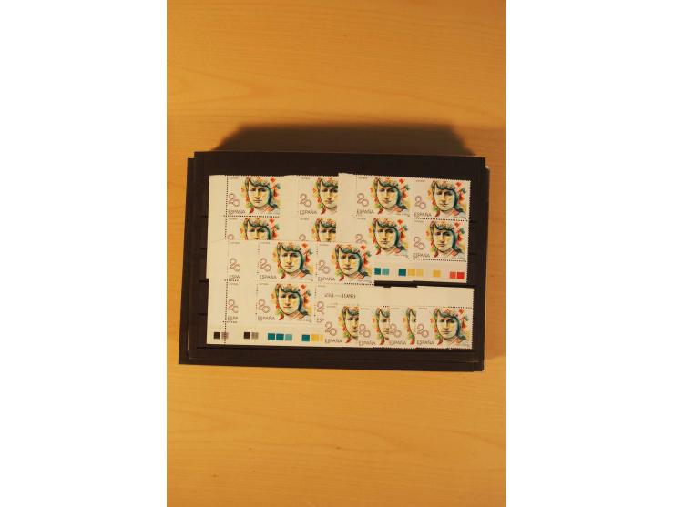 1985/98, sehr umfangreiche postfrische Partie von einigen hundert Abarten, dabei un- und teilgezähnte Werte, fehlende Farben,