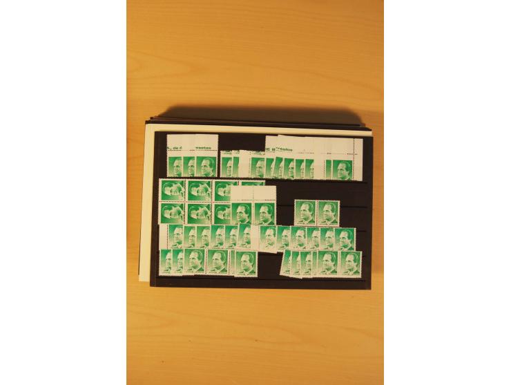 1985/98, sehr umfangreiche postfrische Partie von einigen hundert Abarten, dabei un- und teilgezähnte Werte, fehlende Farben,