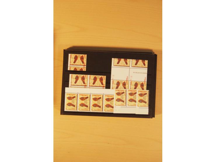 1985/98, sehr umfangreiche postfrische Partie von einigen hundert Abarten, dabei un- und teilgezähnte Werte, fehlende Farben,