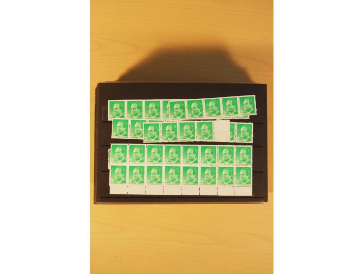 1985/98, sehr umfangreiche postfrische Partie von einigen hundert Abarten, dabei un- und teilgezähnte Werte, fehlende Farben,
