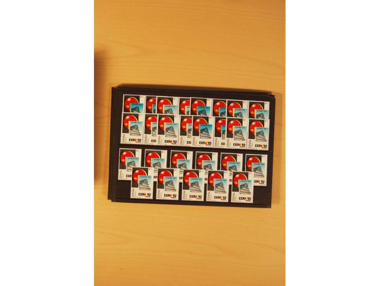 1985/98, sehr umfangreiche postfrische Partie von einigen hundert Abarten, dabei un- und teilgezähnte Werte, fehlende Farben,