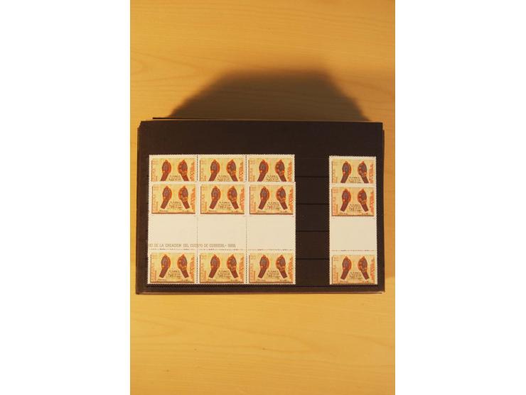 1985/98, sehr umfangreiche postfrische Partie von einigen hundert Abarten, dabei un- und teilgezähnte Werte, fehlende Farben,