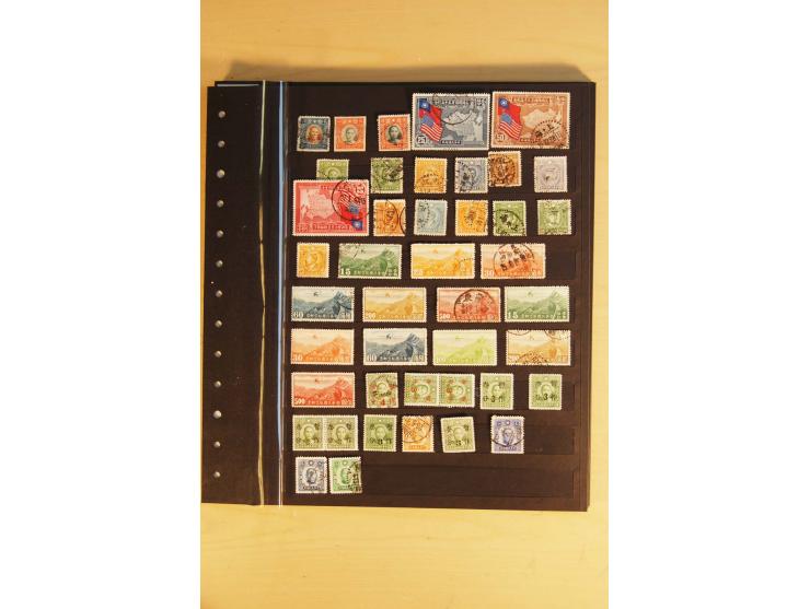 1885/1960(ca.), ungebrauchte und gestempelte Partie in 4 Steckalben, dabei u.a. 32 red revenues