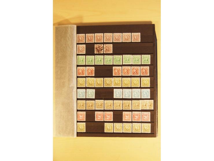 1885/1960(ca.), ungebrauchte und gestempelte Partie in 4 Steckalben, dabei u.a. 32 red revenues