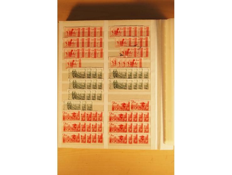 1885/1960(ca.), ungebrauchte und gestempelte Partie in 4 Steckalben, dabei u.a. 32 red revenues