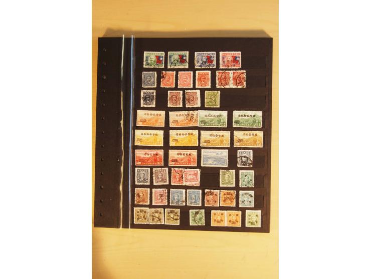 1885/1960(ca.), ungebrauchte und gestempelte Partie in 4 Steckalben, dabei u.a. 32 red revenues