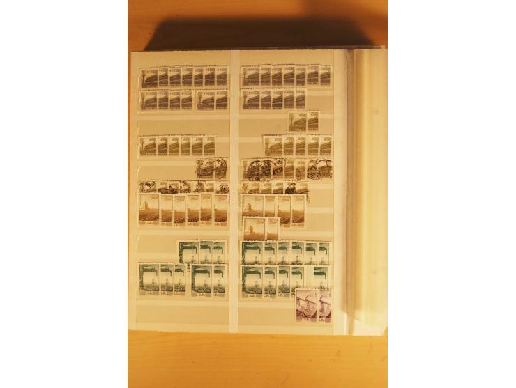 1885/1960(ca.), ungebrauchte und gestempelte Partie in 4 Steckalben, dabei u.a. 32 red revenues