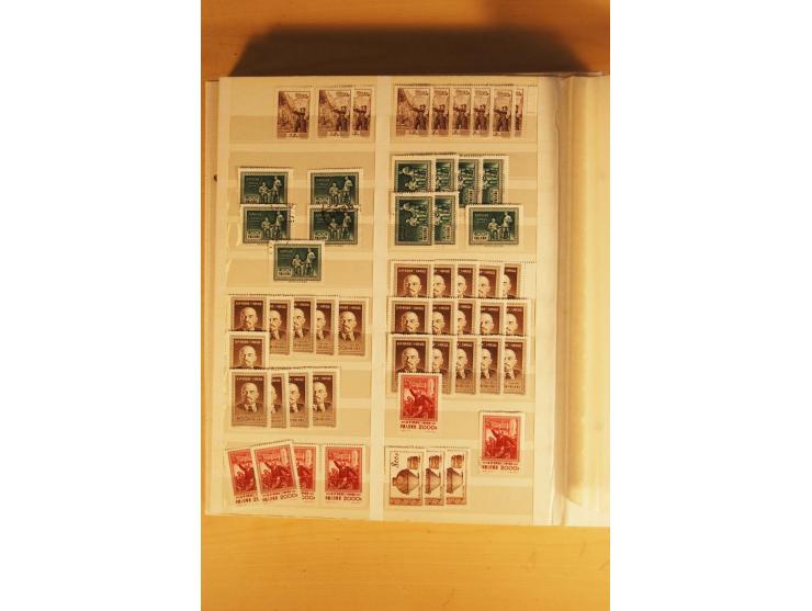 1885/1960(ca.), ungebrauchte und gestempelte Partie in 4 Steckalben, dabei u.a. 32 red revenues