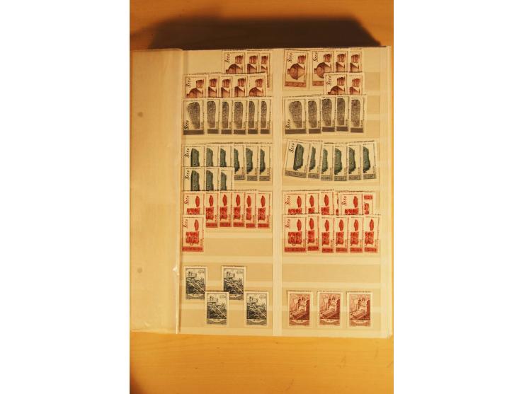 1885/1960(ca.), ungebrauchte und gestempelte Partie in 4 Steckalben, dabei u.a. 32 red revenues