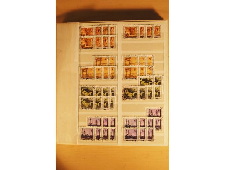 1885/1960(ca.), ungebrauchte und gestempelte Partie in 4 Steckalben, dabei u.a. 32 red revenues