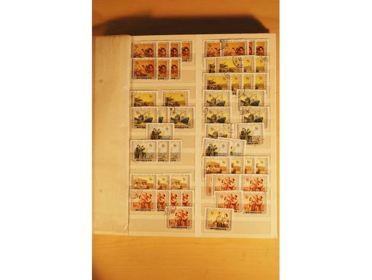 1885/1960(ca.), ungebrauchte und gestempelte Partie in 4 Steckalben, dabei u.a. 32 red revenues