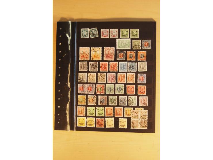 1885/1960(ca.), ungebrauchte und gestempelte Partie in 4 Steckalben, dabei u.a. 32 red revenues