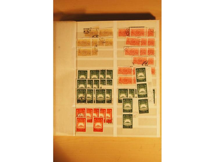 1885/1960(ca.), ungebrauchte und gestempelte Partie in 4 Steckalben, dabei u.a. 32 red revenues