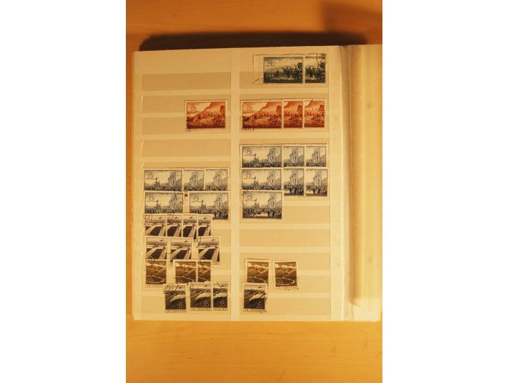 1885/1960(ca.), ungebrauchte und gestempelte Partie in 4 Steckalben, dabei u.a. 32 red revenues