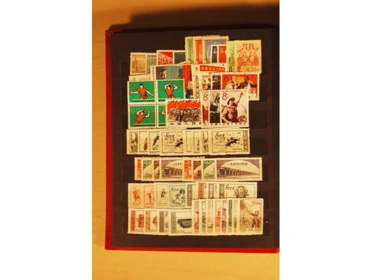 1940/92, postfrische, ungebrauchte und etwas gestempelte Partie im Einsteckbuch