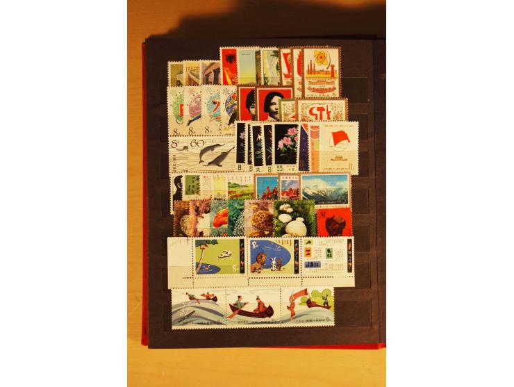 1940/92, postfrische, ungebrauchte und etwas gestempelte Partie im Einsteckbuch