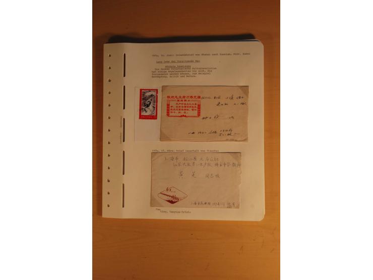 1963/76 (ca.), Sammlung mit rd. 170 Briefen, Formularen u.a. mit Mao-Zitaten, Liedern etc. aus der Zeit der Kulturrevolution;