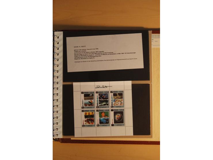 WELTRAUM: 1969, 19 verschieden Blocks mit Weltraum-Motiven und verschiedenen Unterschriften von amerik. Astronauten
