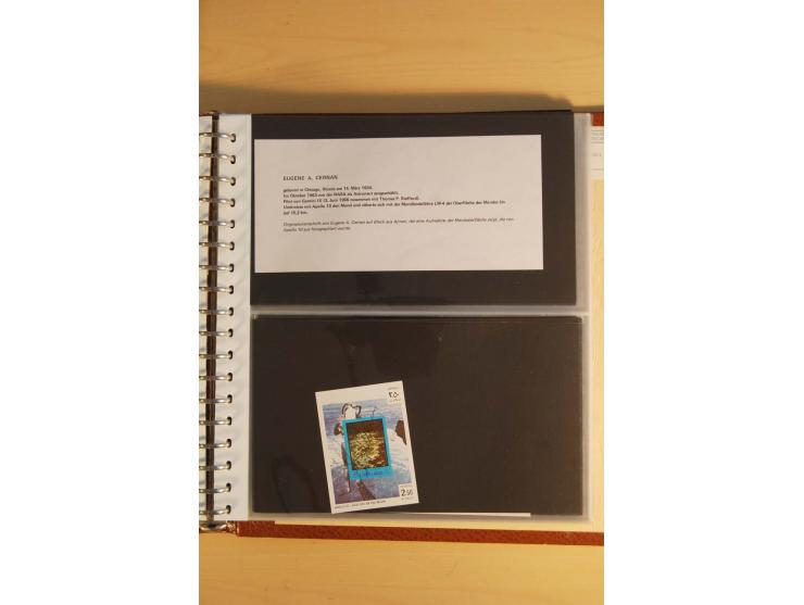 WELTRAUM: 1969, 19 verschieden Blocks mit Weltraum-Motiven und verschiedenen Unterschriften von amerik. Astronauten