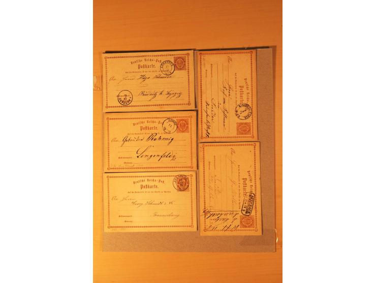1872/95 (ca.), rd. 215 DR-Ganzsachen mit nachverwendeten Sachsenstempeln; sehr saubere Erhaltung; Aufstellung vorhanden