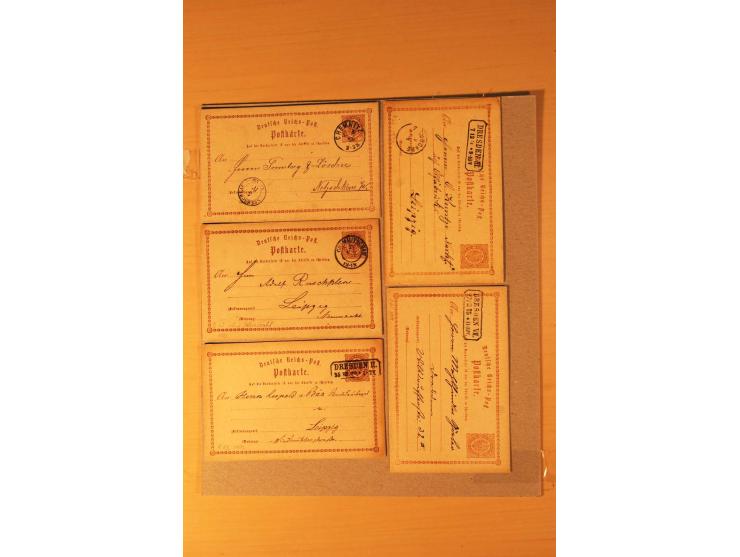1872/95 (ca.), rd. 215 DR-Ganzsachen mit nachverwendeten Sachsenstempeln; sehr saubere Erhaltung; Aufstellung vorhanden
