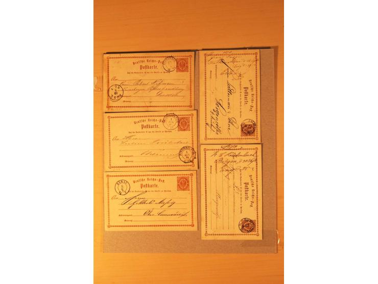 1872/95 (ca.), rd. 215 DR-Ganzsachen mit nachverwendeten Sachsenstempeln; sehr saubere Erhaltung; Aufstellung vorhanden