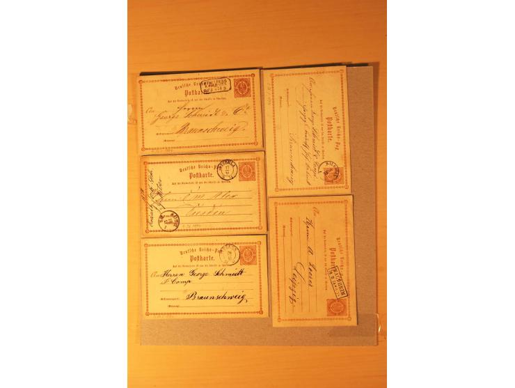 1872/95 (ca.), rd. 215 DR-Ganzsachen mit nachverwendeten Sachsenstempeln; sehr saubere Erhaltung; Aufstellung vorhanden