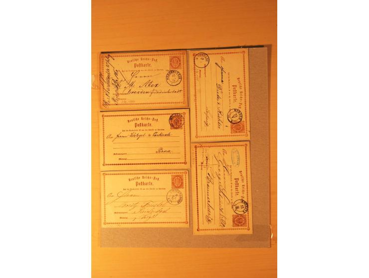 1872/95 (ca.), rd. 215 DR-Ganzsachen mit nachverwendeten Sachsenstempeln; sehr saubere Erhaltung; Aufstellung vorhanden