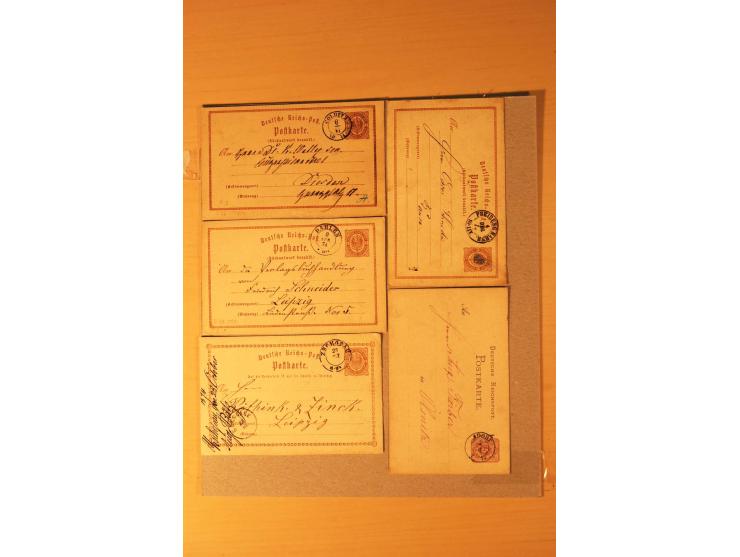 1872/95 (ca.), rd. 215 DR-Ganzsachen mit nachverwendeten Sachsenstempeln; sehr saubere Erhaltung; Aufstellung vorhanden