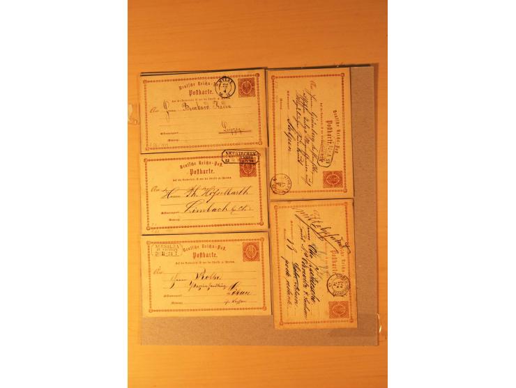 1872/95 (ca.), rd. 215 DR-Ganzsachen mit nachverwendeten Sachsenstempeln; sehr saubere Erhaltung; Aufstellung vorhanden