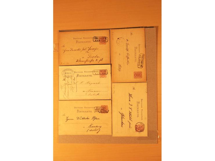 1872/95 (ca.), rd. 215 DR-Ganzsachen mit nachverwendeten Sachsenstempeln; sehr saubere Erhaltung; Aufstellung vorhanden
