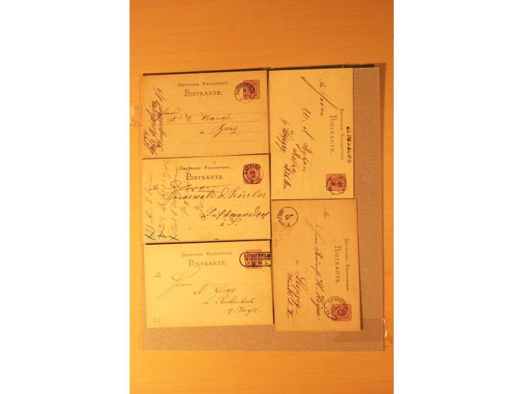 1872/95 (ca.), rd. 215 DR-Ganzsachen mit nachverwendeten Sachsenstempeln; sehr saubere Erhaltung; Aufstellung vorhanden