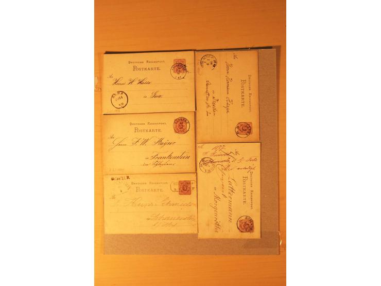 1872/95 (ca.), rd. 215 DR-Ganzsachen mit nachverwendeten Sachsenstempeln; sehr saubere Erhaltung; Aufstellung vorhanden