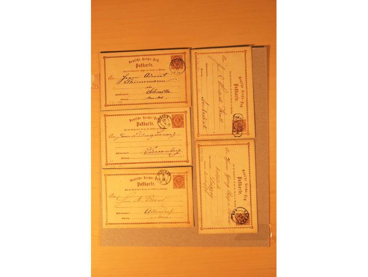 1872/95 (ca.), rd. 215 DR-Ganzsachen mit nachverwendeten Sachsenstempeln; sehr saubere Erhaltung; Aufstellung vorhanden
