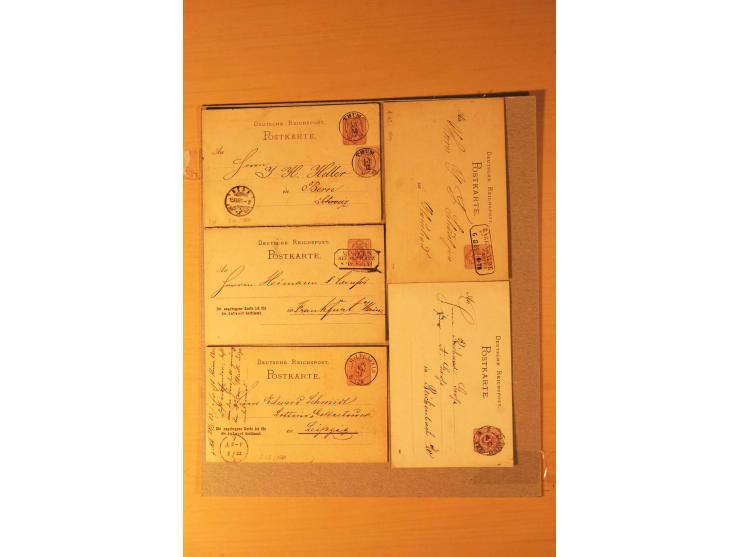 1872/95 (ca.), rd. 215 DR-Ganzsachen mit nachverwendeten Sachsenstempeln; sehr saubere Erhaltung; Aufstellung vorhanden