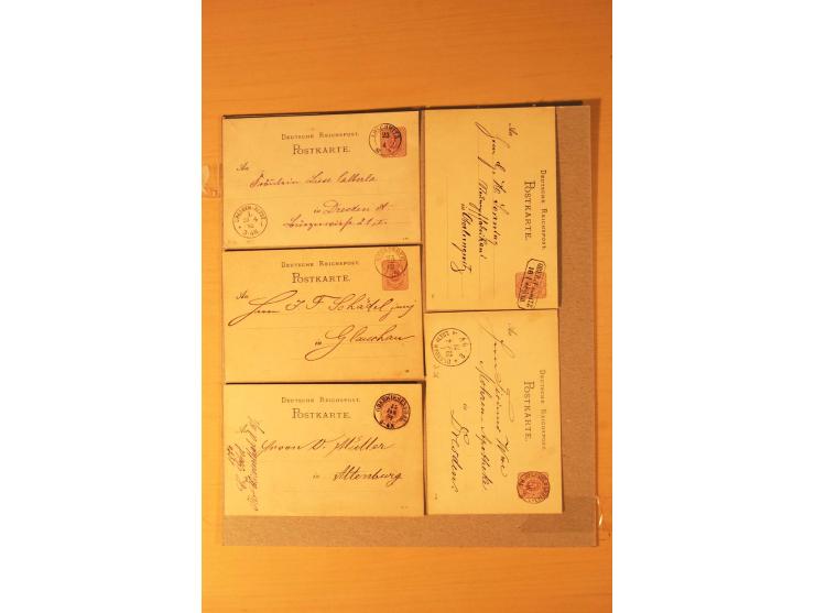 1872/95 (ca.), rd. 215 DR-Ganzsachen mit nachverwendeten Sachsenstempeln; sehr saubere Erhaltung; Aufstellung vorhanden
