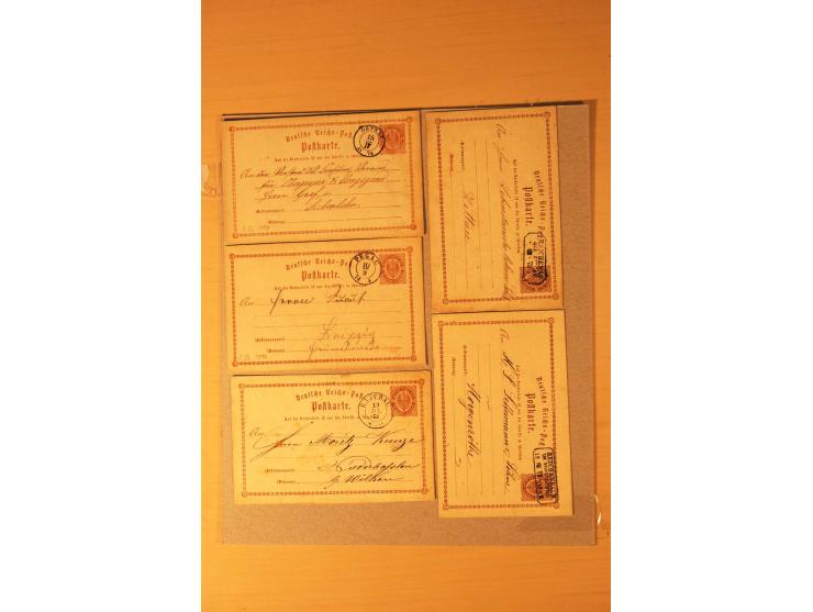 1872/95 (ca.), rd. 215 DR-Ganzsachen mit nachverwendeten Sachsenstempeln; sehr saubere Erhaltung; Aufstellung vorhanden