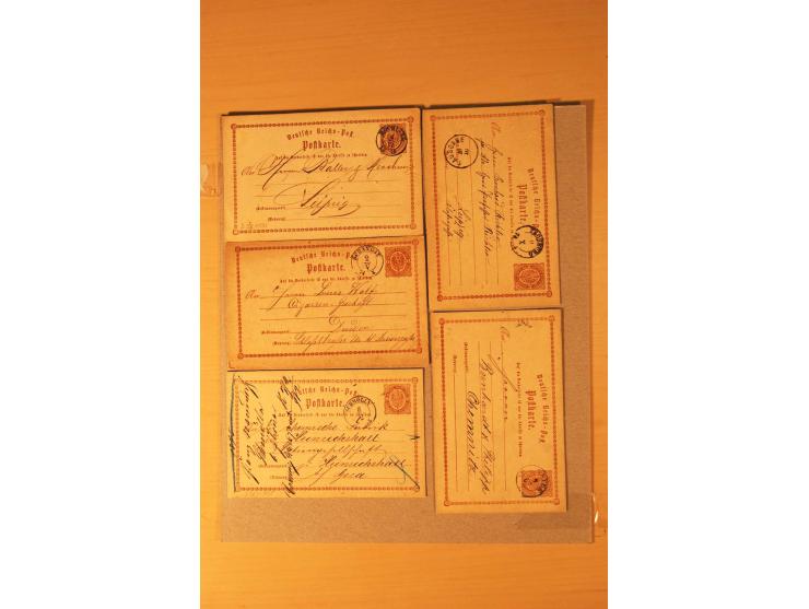 1872/95 (ca.), rd. 215 DR-Ganzsachen mit nachverwendeten Sachsenstempeln; sehr saubere Erhaltung; Aufstellung vorhanden