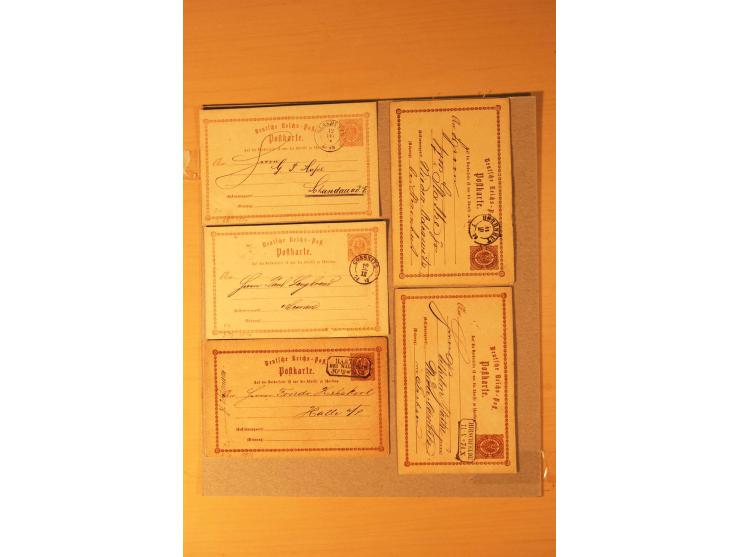 1872/95 (ca.), rd. 215 DR-Ganzsachen mit nachverwendeten Sachsenstempeln; sehr saubere Erhaltung; Aufstellung vorhanden
