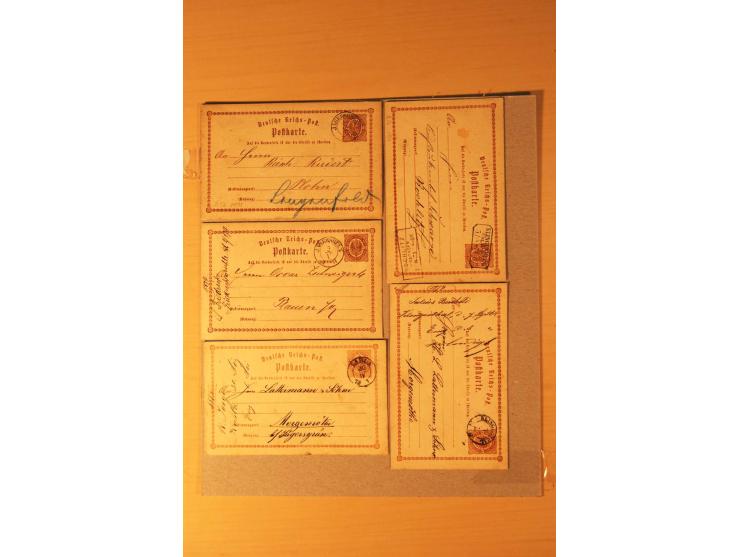 1872/95 (ca.), rd. 215 DR-Ganzsachen mit nachverwendeten Sachsenstempeln; sehr saubere Erhaltung; Aufstellung vorhanden