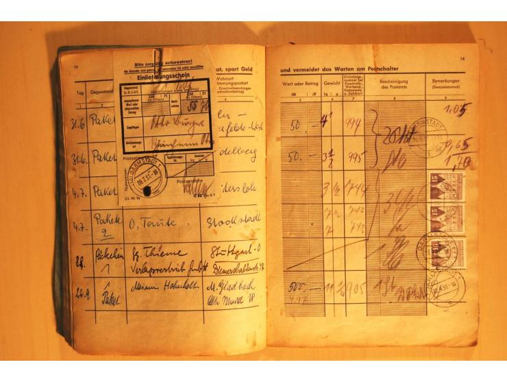 1945/80 (ca.), Posteinlieferungsbuch mit diversen Marken ab Bauten bis Heuss, dabei mehrfach 1 M. Frankaturen für "Stille Ver